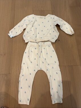 Oh baby! Cream Baby Two-Piece Set with Light Blue Sailboat Print